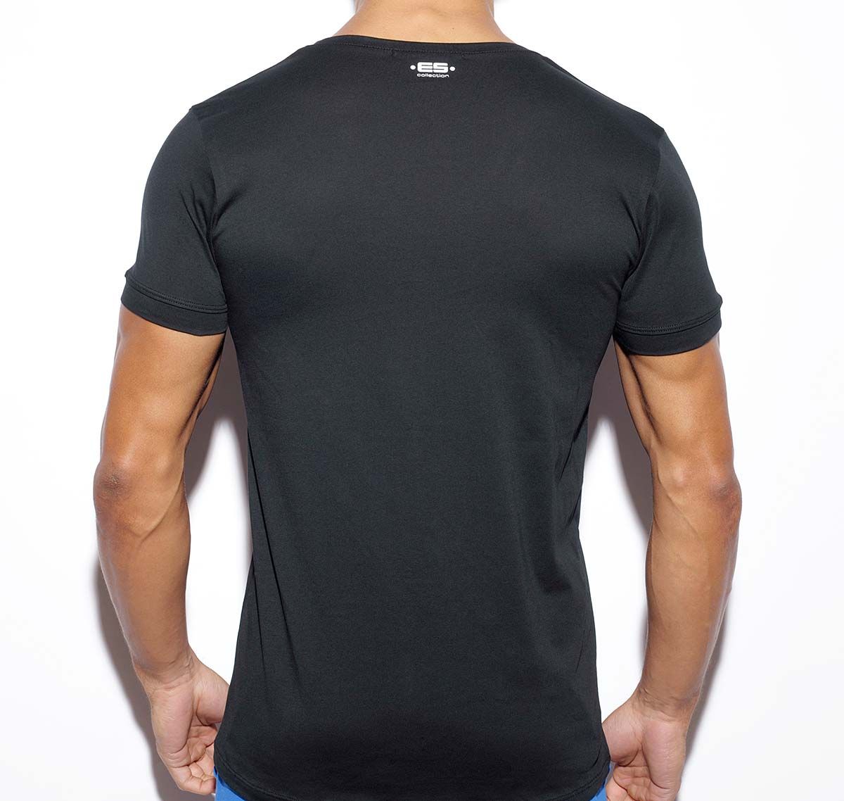 ES Collection Camiseta con cuello en v NEVER BACK DOWN V-NECK T-SHIRT TS173, negro